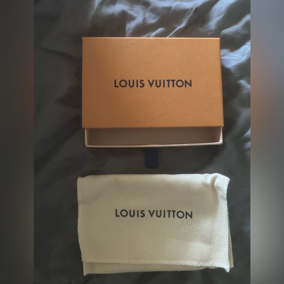 Louis Vuitton key pouch - Picture 2 of 5
